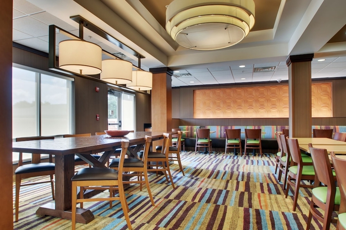 Imagen del bar/restaurante del Hotel Fairfield Inn and Suites By Marriott Ottawa Starved Rock Area. Foto 1