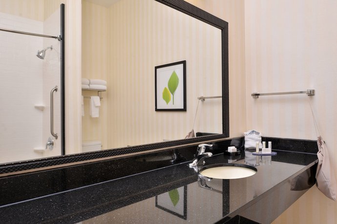 Imagen de la habitación del Hotel Fairfield Inn and Suites By Marriott Pelham. Foto 3