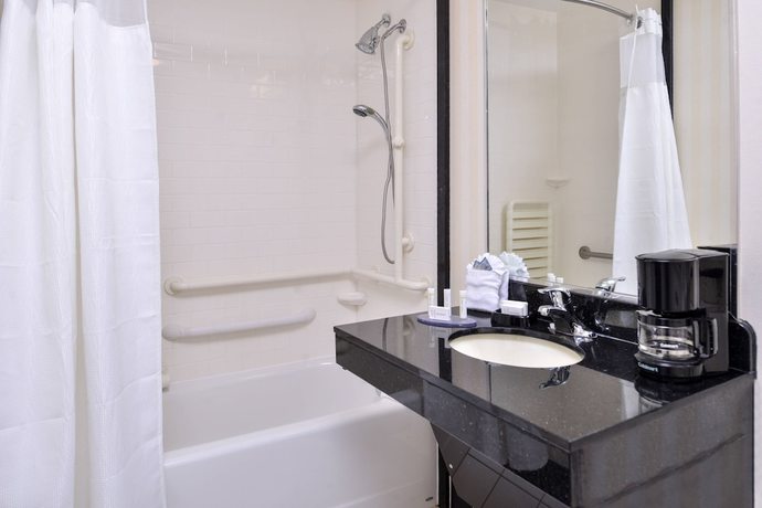 Imagen de la habitación del Hotel Fairfield Inn and Suites By Marriott Pelham. Foto 14