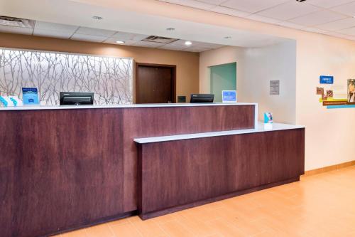 Imagen general del Hotel Fairfield Inn and Suites By Marriott Perimeter Center. Foto 2