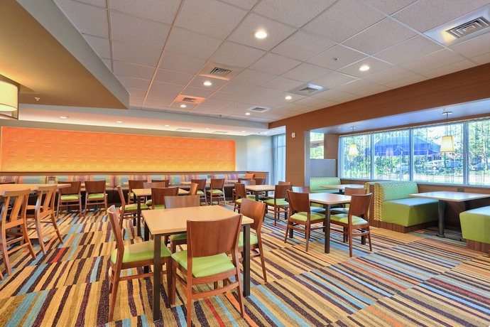 Imagen del bar/restaurante del Hotel Fairfield Inn and Suites By Marriott Philadelphia Horsham. Foto 3