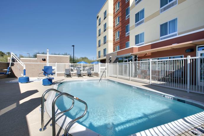 Imagen de la piscina del Hotel Fairfield Inn and Suites By Marriott Phoenix Tempe/airport. Foto 10
