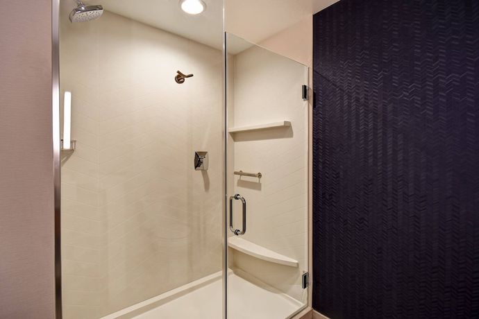 Imagen de la habitación del Hotel Fairfield Inn and Suites By Marriott Plymouth. Foto 6