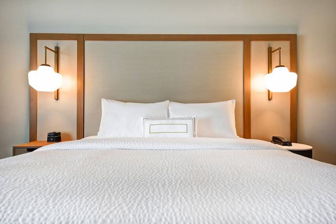 Imagen de la habitación del Hotel Fairfield Inn and Suites By Marriott Plymouth. Foto 9