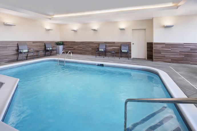 Imagen de los interiores del Hotel Fairfield Inn and Suites By Marriott Poplar Bluff. Foto 15