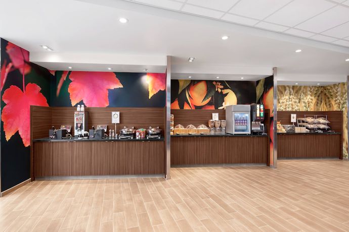 Imagen del bar/restaurante del Hotel Fairfield Inn and Suites By Marriott Poplar Bluff. Foto 2