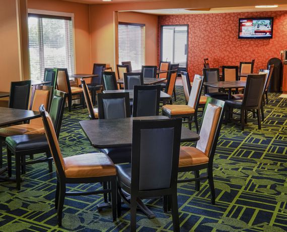 Imagen del bar/restaurante del Hotel Fairfield Inn and Suites By Marriott Portland Airport. Foto 2