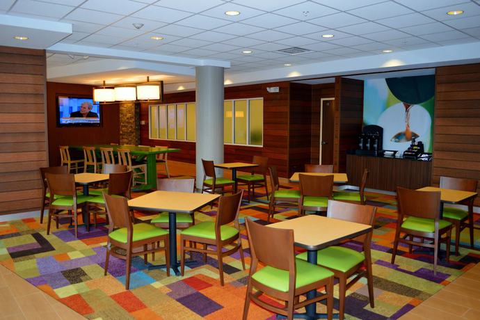 Imagen del bar/restaurante del Hotel Fairfield Inn and Suites By Marriott Quantico Stafford. Foto 6