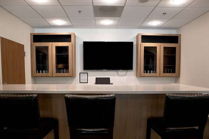 Imagen del bar/restaurante del Hotel Fairfield Inn and Suites By Marriott Richmond Airport. Foto 3