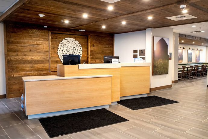 Imagen de los interiores del Hotel Fairfield Inn and Suites By Marriott Richmond Airport. Foto 15