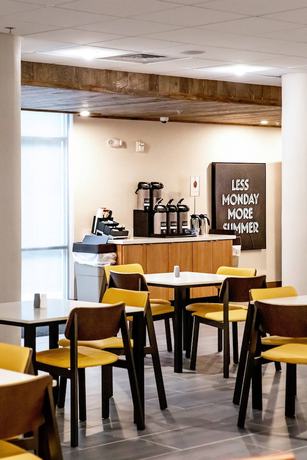 Imagen del bar/restaurante del Hotel Fairfield Inn and Suites By Marriott Richmond Airport. Foto 4