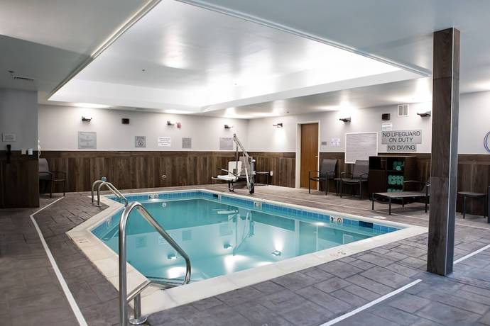 Imagen de los interiores del Hotel Fairfield Inn and Suites By Marriott Richmond Airport. Foto 18