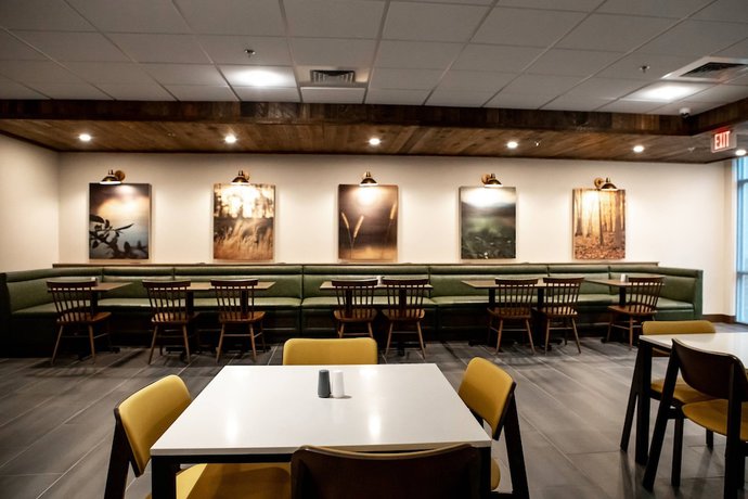Imagen del bar/restaurante del Hotel Fairfield Inn and Suites By Marriott Richmond Airport. Foto 5