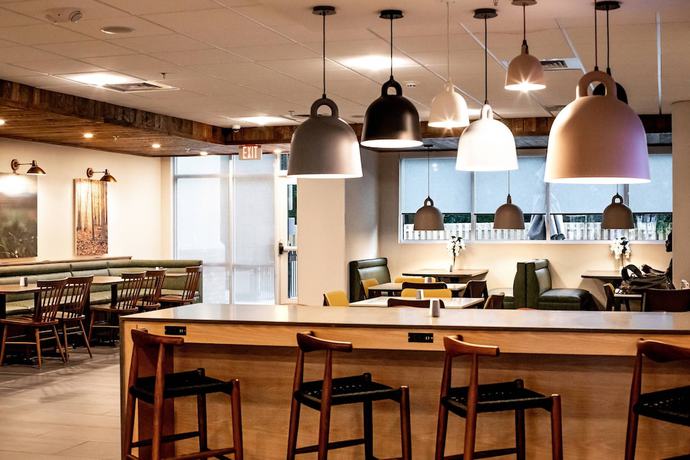Imagen del bar/restaurante del Hotel Fairfield Inn and Suites By Marriott Richmond Airport. Foto 6