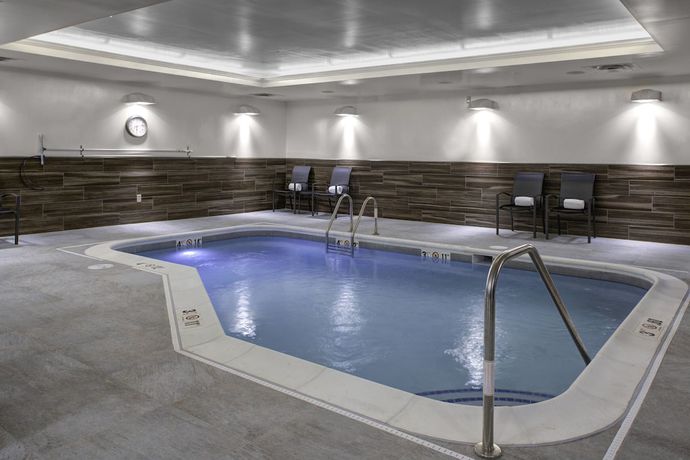 Imagen de la piscina del Hotel Fairfield Inn and Suites By Marriott Roanoke Salem. Foto 12