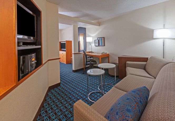 Imagen del bar/restaurante del Hotel Fairfield Inn and Suites By Marriott Rogers. Foto 1