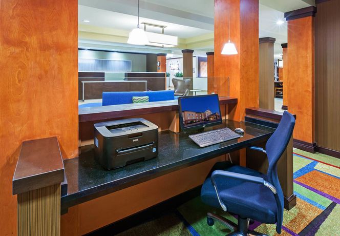 Imagen del bar/restaurante del Hotel Fairfield Inn and Suites By Marriott Rogers. Foto 2