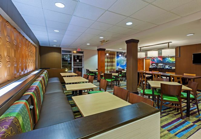 Imagen de los interiores del Hotel Fairfield Inn and Suites By Marriott Rogers. Foto 13