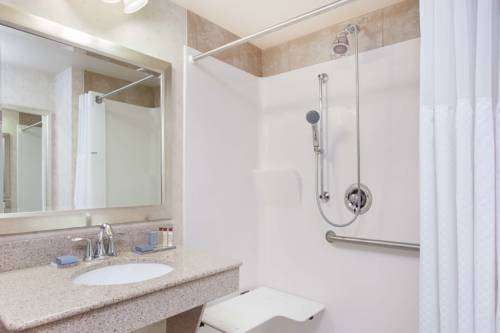 Imagen de la habitación del Hotel Fairfield Inn and Suites By Marriott Rome. Foto 6