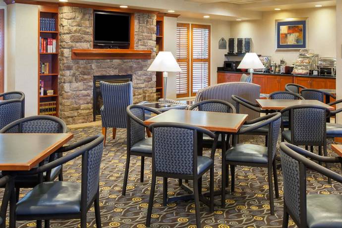 Imagen de los interiores del Hotel Fairfield Inn and Suites By Marriott Rome, Rome. Foto 13