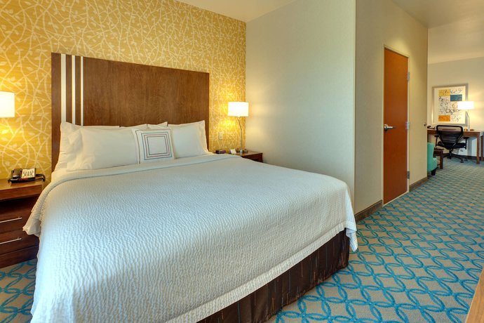 Imagen de la habitación del Hotel Fairfield Inn and Suites By Marriott San Francisco Airport. Foto 9