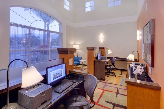 Imagen de los interiores del Hotel Fairfield Inn and Suites By Marriott San Francisco Airport. Foto 20