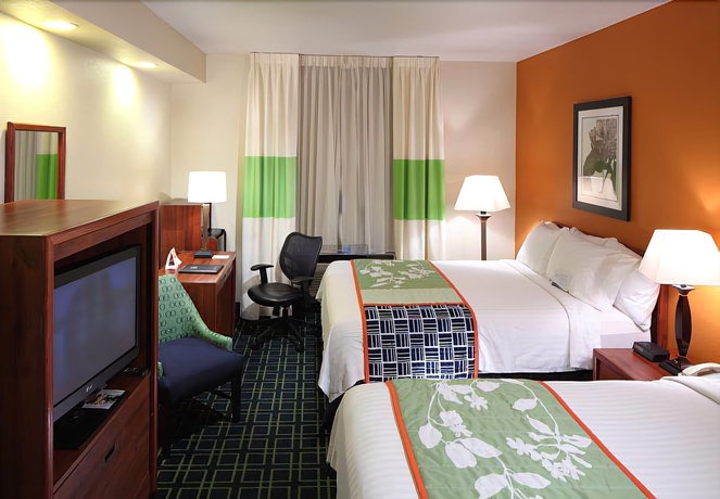 Imagen de la habitación del Hotel Fairfield Inn and Suites By Marriott San Francisco San Carlos. Foto 4