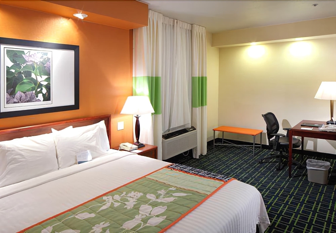 Imagen de la habitación del Hotel Fairfield Inn and Suites By Marriott San Francisco San Carlos. Foto 7
