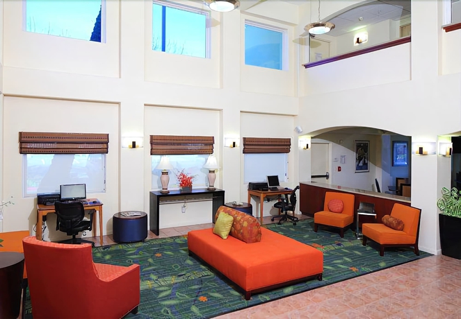 Imagen de la habitación del Hotel Fairfield Inn and Suites By Marriott San Francisco San Carlos. Foto 8