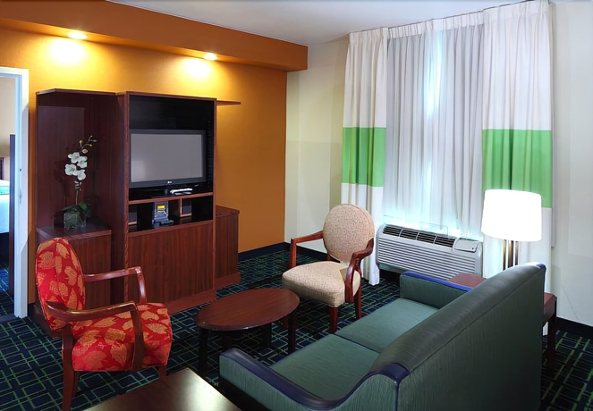Imagen de la habitación del Hotel Fairfield Inn and Suites By Marriott San Francisco San Carlos. Foto 9