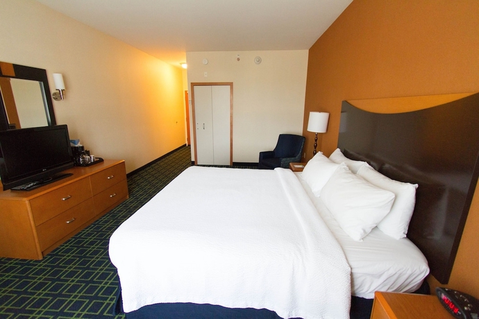 Imagen de la habitación del Hotel Fairfield Inn and Suites By Marriott Santa Maria. Foto 8