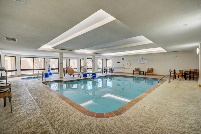 Imagen de la piscina del Hotel Fairfield Inn and Suites By Marriott Springdale. Foto 19