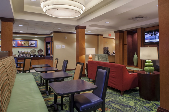 Imagen del bar/restaurante del Hotel Fairfield Inn and Suites By Marriott St. Augustine I-95. Foto 2