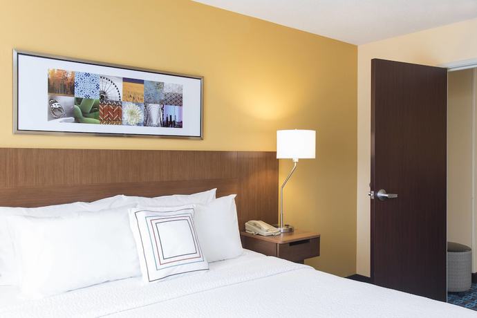 Imagen de la habitación del Hotel Fairfield Inn and Suites By Marriott St Charles. Foto 9
