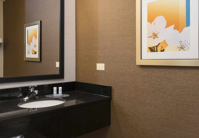 Imagen de la habitación del Hotel Fairfield Inn and Suites By Marriott St Charles. Foto 11