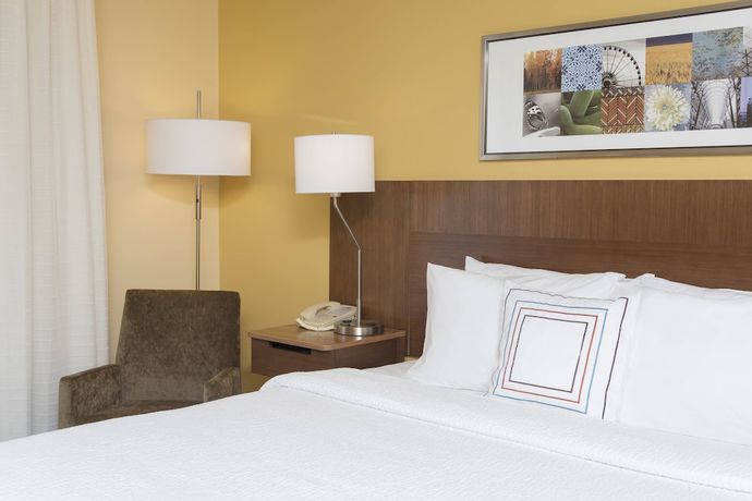 Imagen de la habitación del Hotel Fairfield Inn and Suites By Marriott St Charles. Foto 12