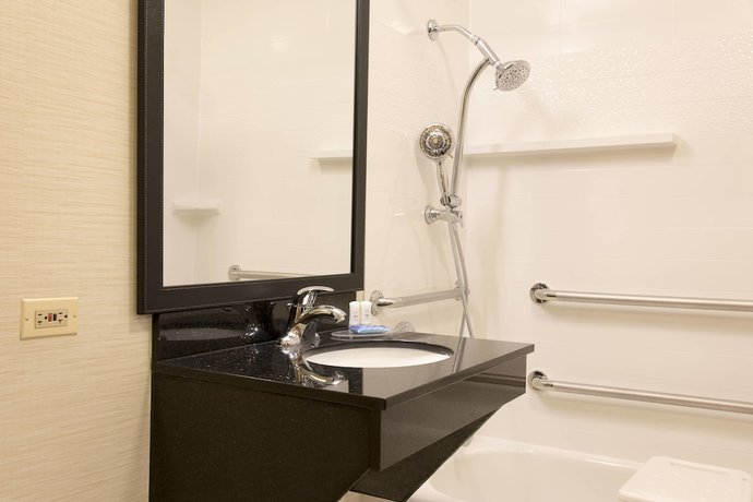 Imagen de la habitación del Hotel Fairfield Inn and Suites By Marriott St Charles. Foto 16