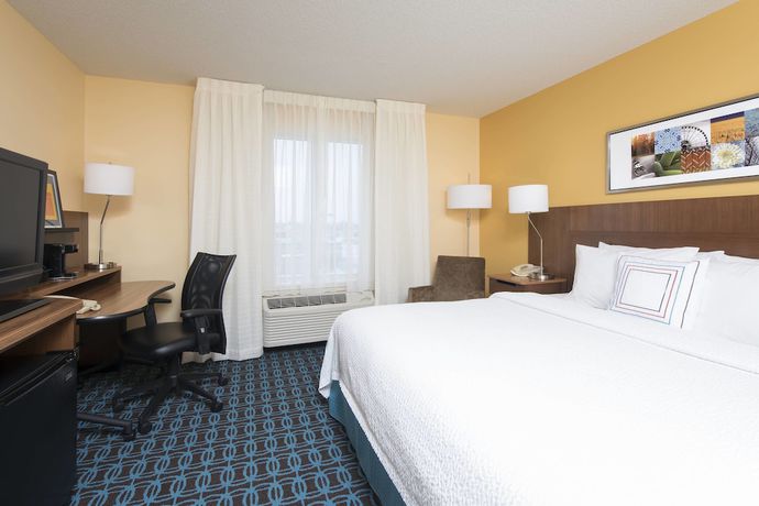 Imagen de la habitación del Hotel Fairfield Inn and Suites By Marriott St Charles. Foto 17