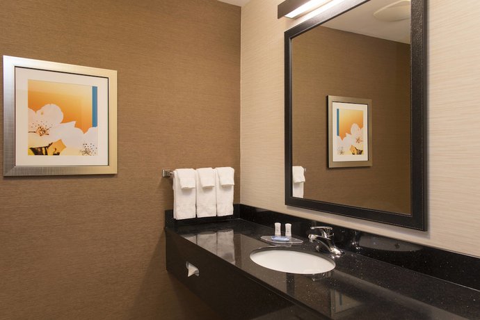 Imagen de la habitación del Hotel Fairfield Inn and Suites By Marriott St Charles. Foto 18