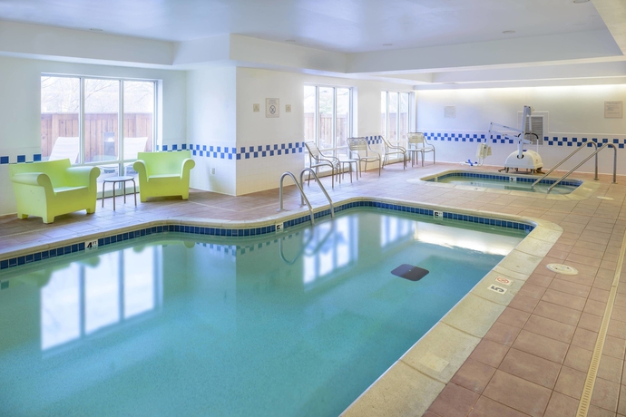 Imagen de la piscina del Hotel Fairfield Inn and Suites By Marriott St. Louis Chesterfield. Foto 19