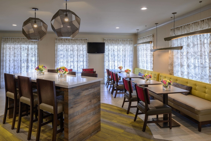 Imagen del bar/restaurante del Hotel Fairfield Inn and Suites By Marriott St. Louis Chesterfield. Foto 3