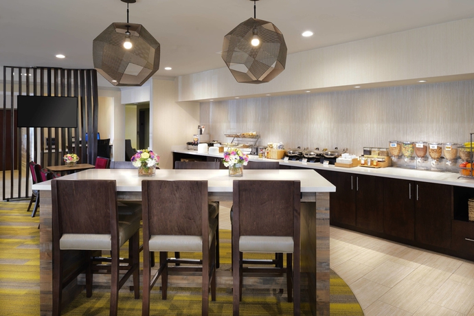 Imagen del bar/restaurante del Hotel Fairfield Inn and Suites By Marriott St. Louis Chesterfield. Foto 9
