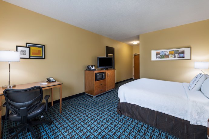 Imagen de la habitación del Hotel Fairfield Inn and Suites By Marriott St Petersburg Clearwater. Foto 8