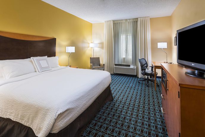 Imagen de la habitación del Hotel Fairfield Inn and Suites By Marriott St Petersburg Clearwater. Foto 9