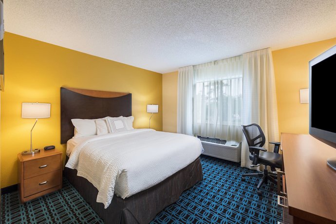 Imagen de la habitación del Hotel Fairfield Inn and Suites By Marriott St Petersburg Clearwater. Foto 10