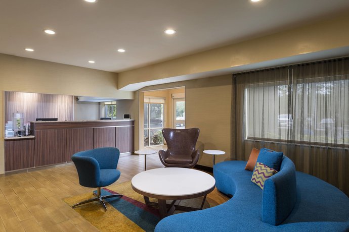 Imagen de los interiores del Hotel Fairfield Inn and Suites By Marriott St Petersburg Clearwater. Foto 16