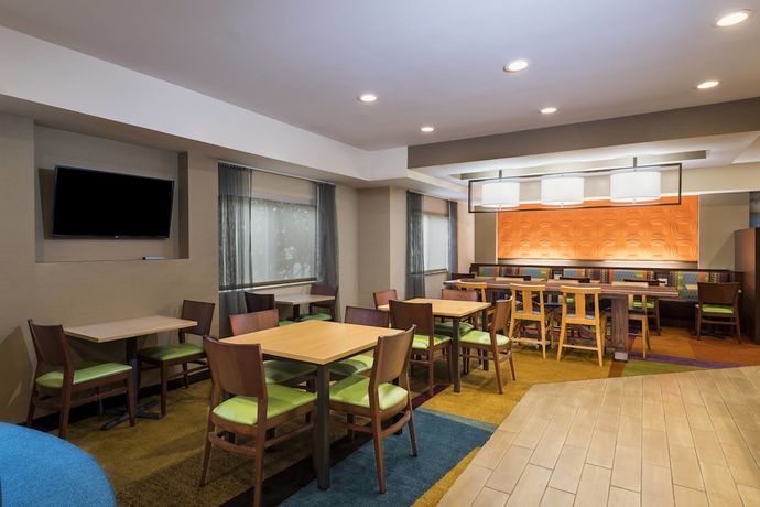 Imagen de los interiores del Hotel Fairfield Inn and Suites By Marriott St Petersburg Clearwater. Foto 17