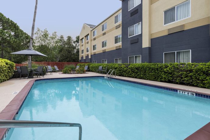 Imagen de la piscina del Hotel Fairfield Inn and Suites By Marriott St Petersburg Clearwater. Foto 20