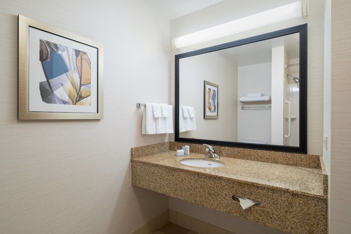 Imagen de la habitación del Hotel Fairfield Inn and Suites By Marriott State College. Foto 4