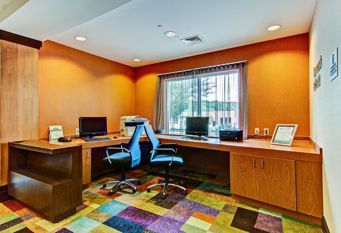 Imagen de los interiores del Hotel Fairfield Inn and Suites By Marriott State College. Foto 12